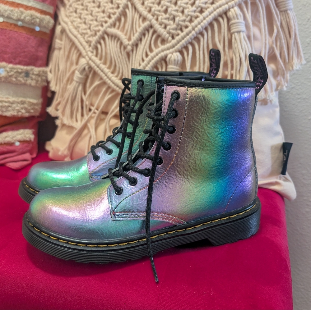 Girls Dr. Martens Size 3, Big Kids